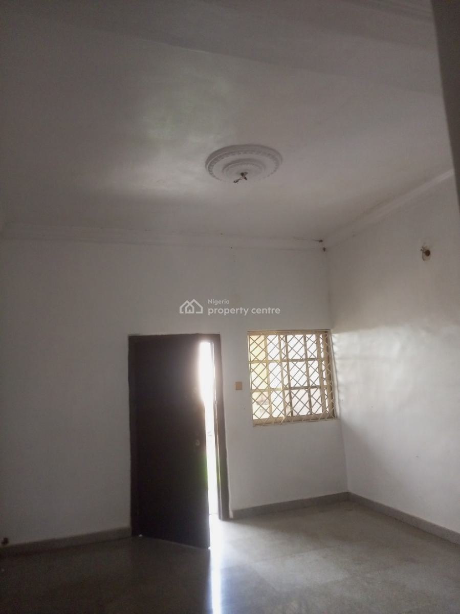 Clean 3 Bedroom Upstairs, Jakande Okeafa, Oke Afa, Isolo, Lagos, Flat / Apartment for Rent