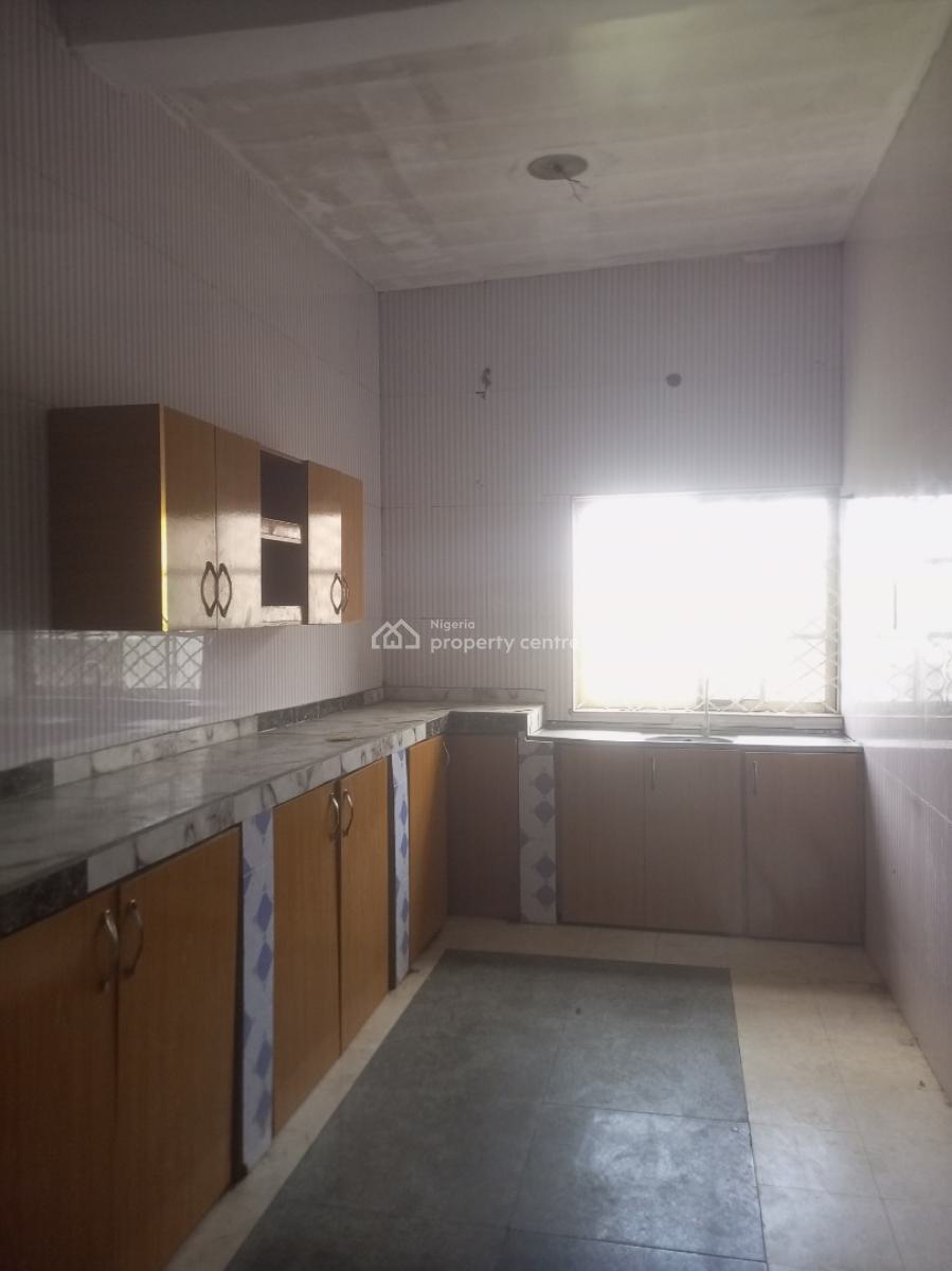 Clean 3 Bedroom Upstairs, Jakande Okeafa, Oke Afa, Isolo, Lagos, Flat / Apartment for Rent
