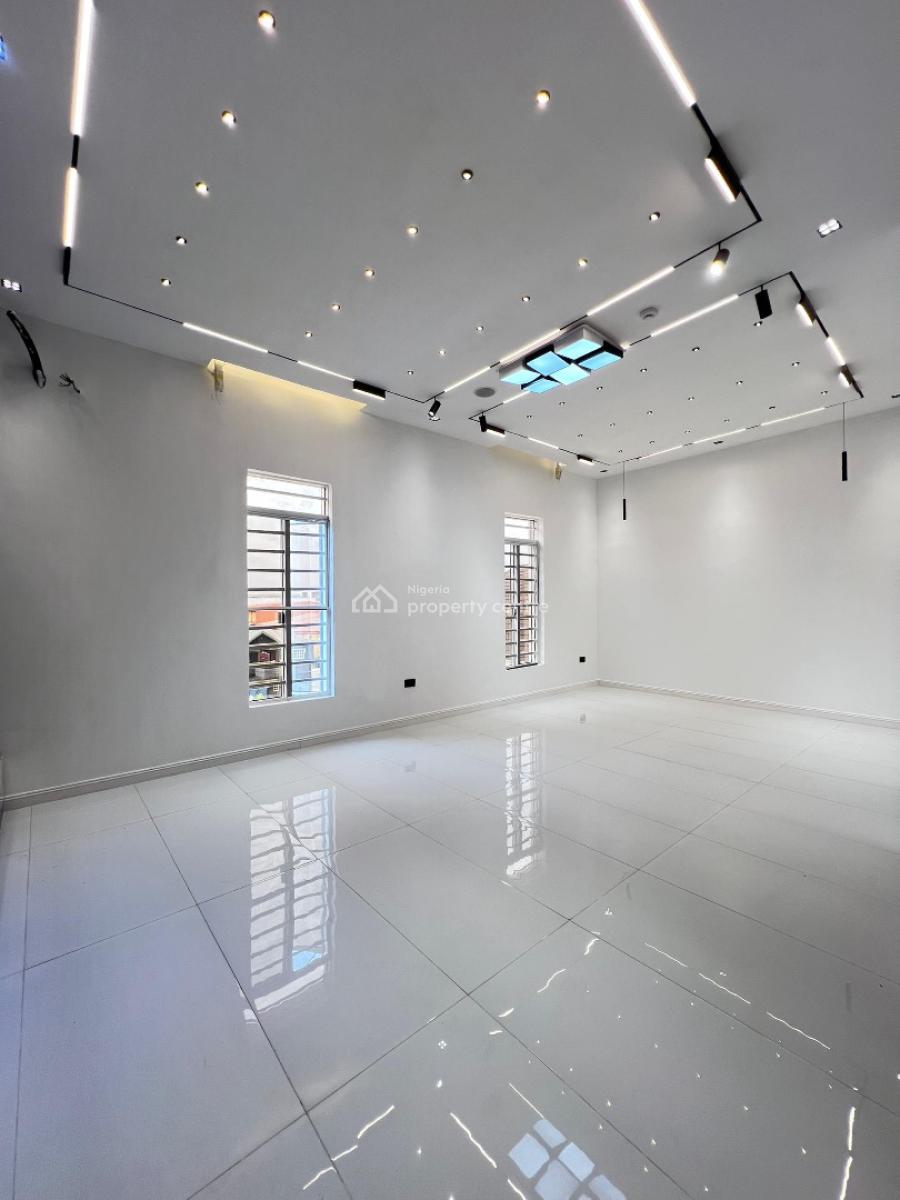Aesthetically Pleasing  5 Bedroom Detached with Cinema, Pool & Bq, Lekki Phase 1, Lekki, Lagos, Detached Duplex for Sale