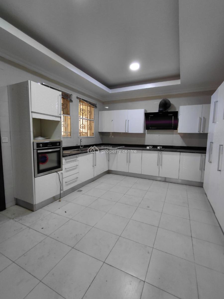 Newly Revamped 2 Bedroom Apartment with Spacious Kitchen, Lekki Phase 1, Lekki, Lagos, Flat / Apartment for Rent