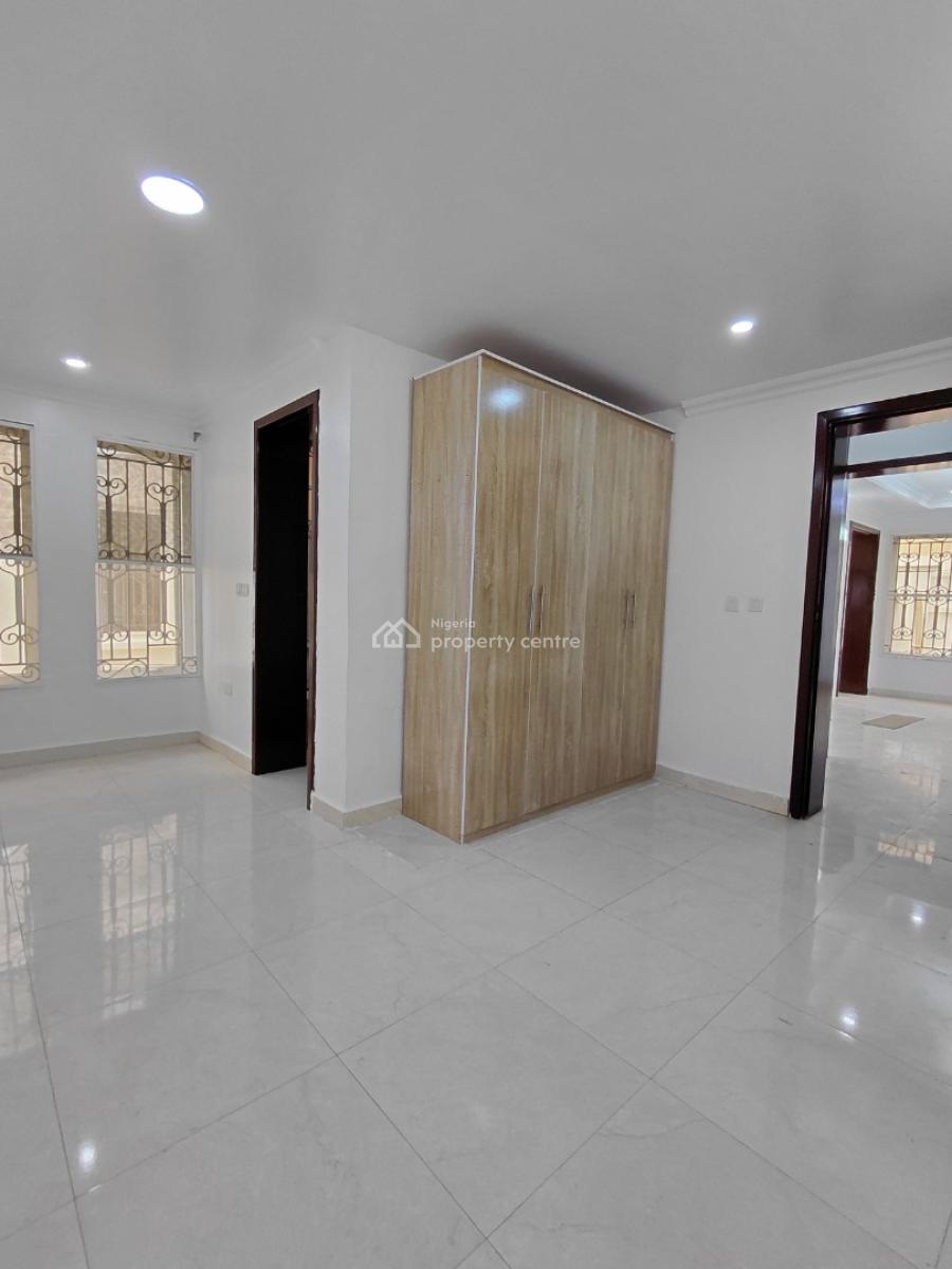 Newly Revamped 2 Bedroom Apartment with Spacious Kitchen, Lekki Phase 1, Lekki, Lagos, Flat / Apartment for Rent