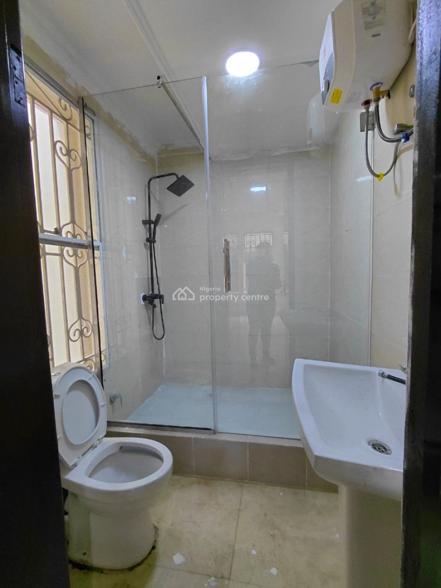Newly Revamped 2 Bedroom Apartment with Spacious Kitchen, Lekki Phase 1, Lekki, Lagos, Flat / Apartment for Rent