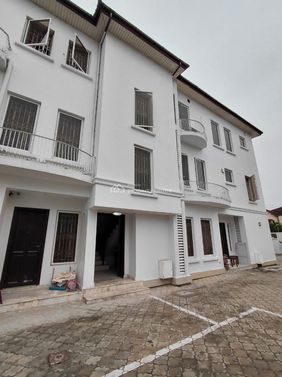 Newly Revamped 2 Bedroom Apartment with Spacious Kitchen, Lekki Phase 1, Lekki, Lagos, Flat / Apartment for Rent