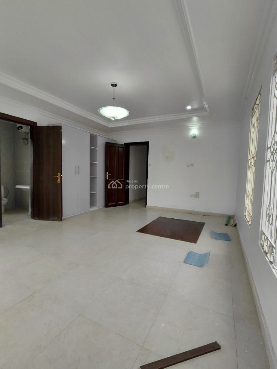 Very Spacious 2 Bedroom Apartment Upstairs with Great Balcony View, Lekki Phase 1, Lekki, Lagos, Flat / Apartment for Rent