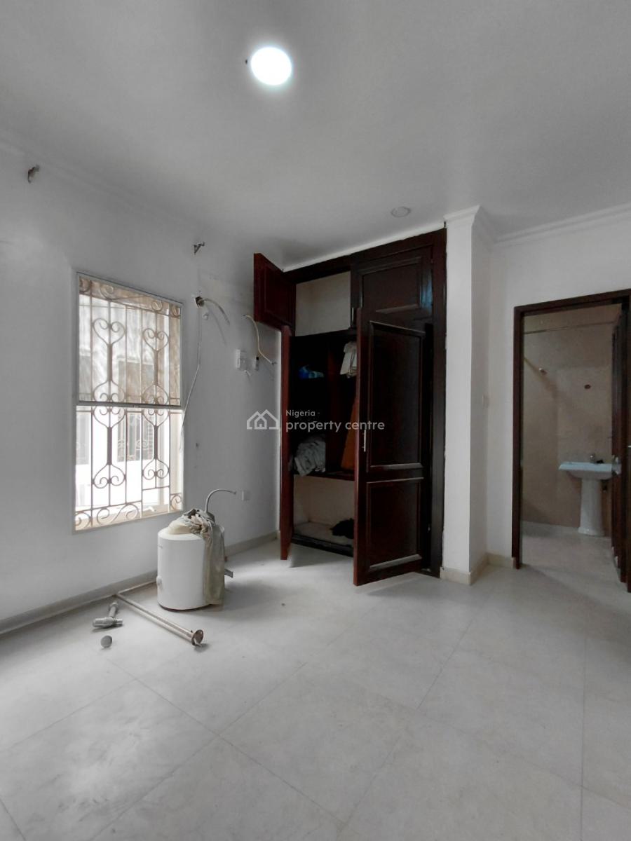 Very Spacious 2 Bedroom Apartment Upstairs with Great Balcony View, Lekki Phase 1, Lekki, Lagos, Flat / Apartment for Rent