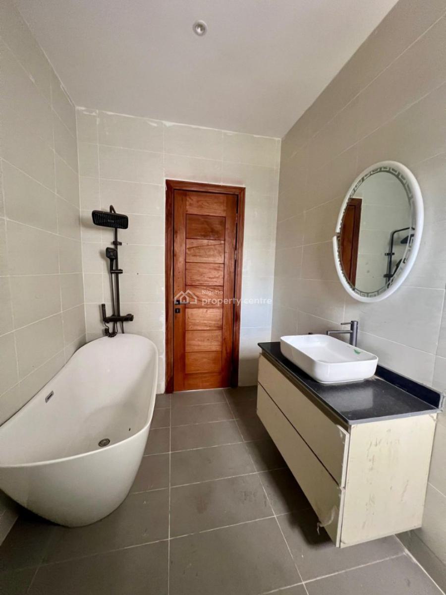 Beautiful 5-bedroom Maisonette with Inverter & Solar Panels, Lekki Phase 1, Lekki, Lagos, Flat / Apartment for Sale