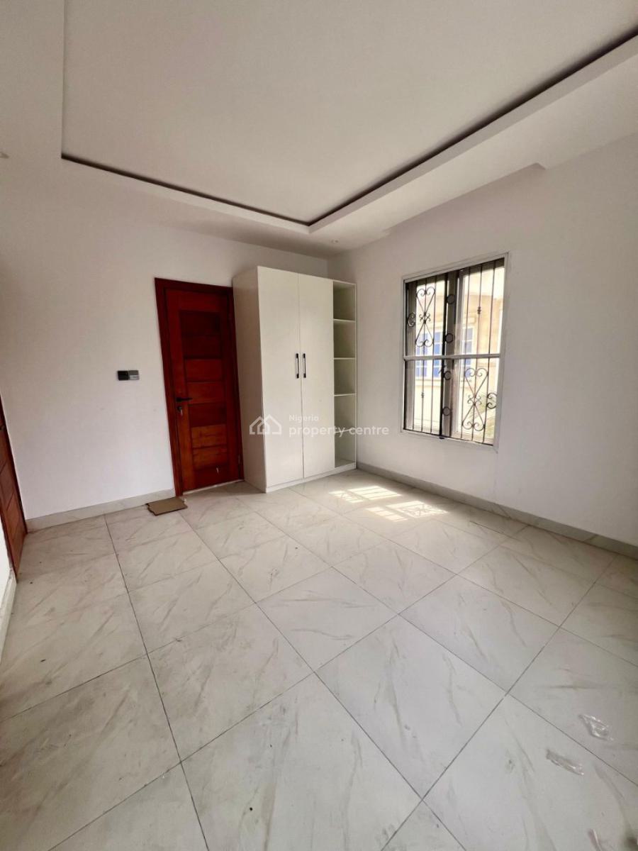 Beautiful 5-bedroom Maisonette with Inverter & Solar Panels, Lekki Phase 1, Lekki, Lagos, Flat / Apartment for Sale