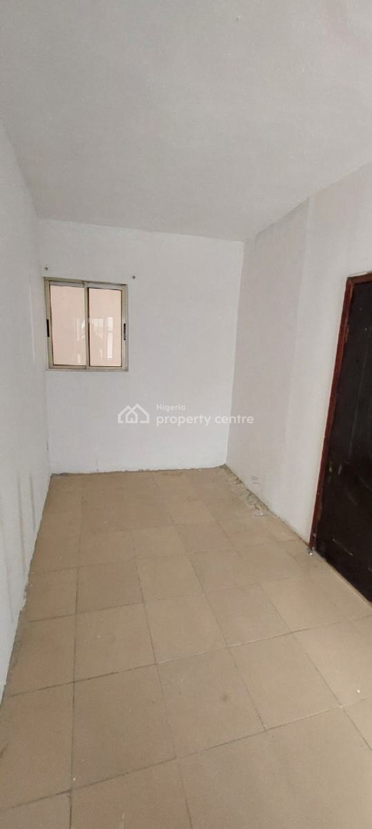 Spacious 2 Bedroom Flat Upstairs, Agungi, Lekki, Lagos, Flat / Apartment for Rent