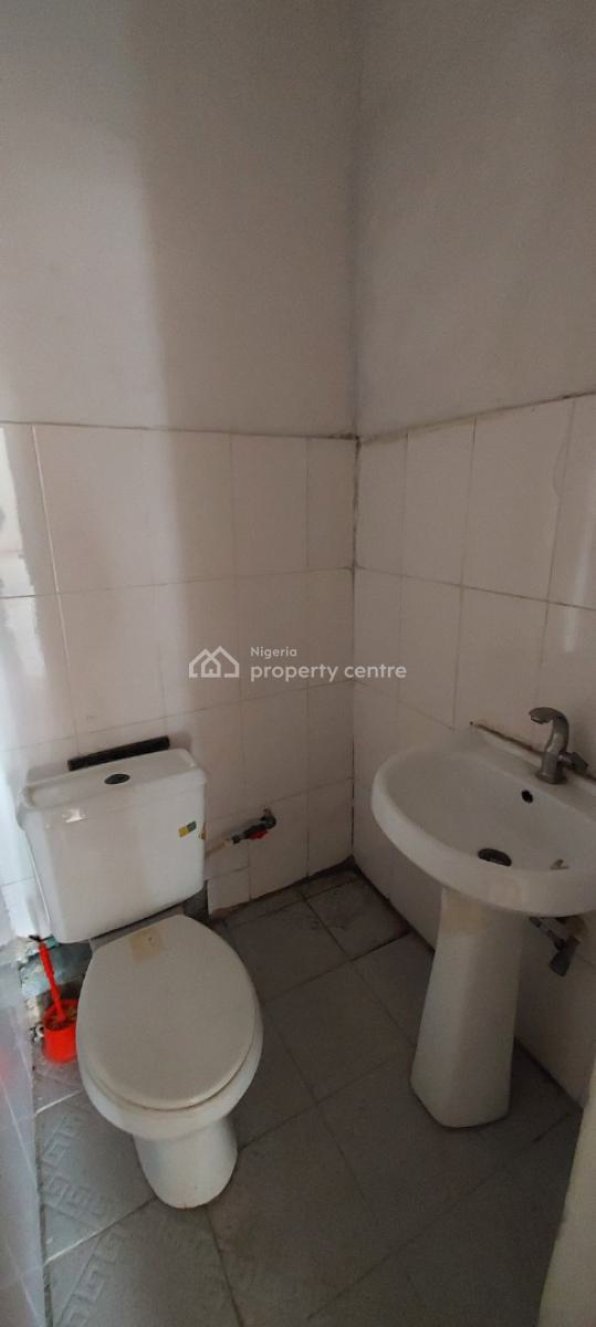 Spacious 2 Bedroom Flat Upstairs, Agungi, Lekki, Lagos, Flat / Apartment for Rent