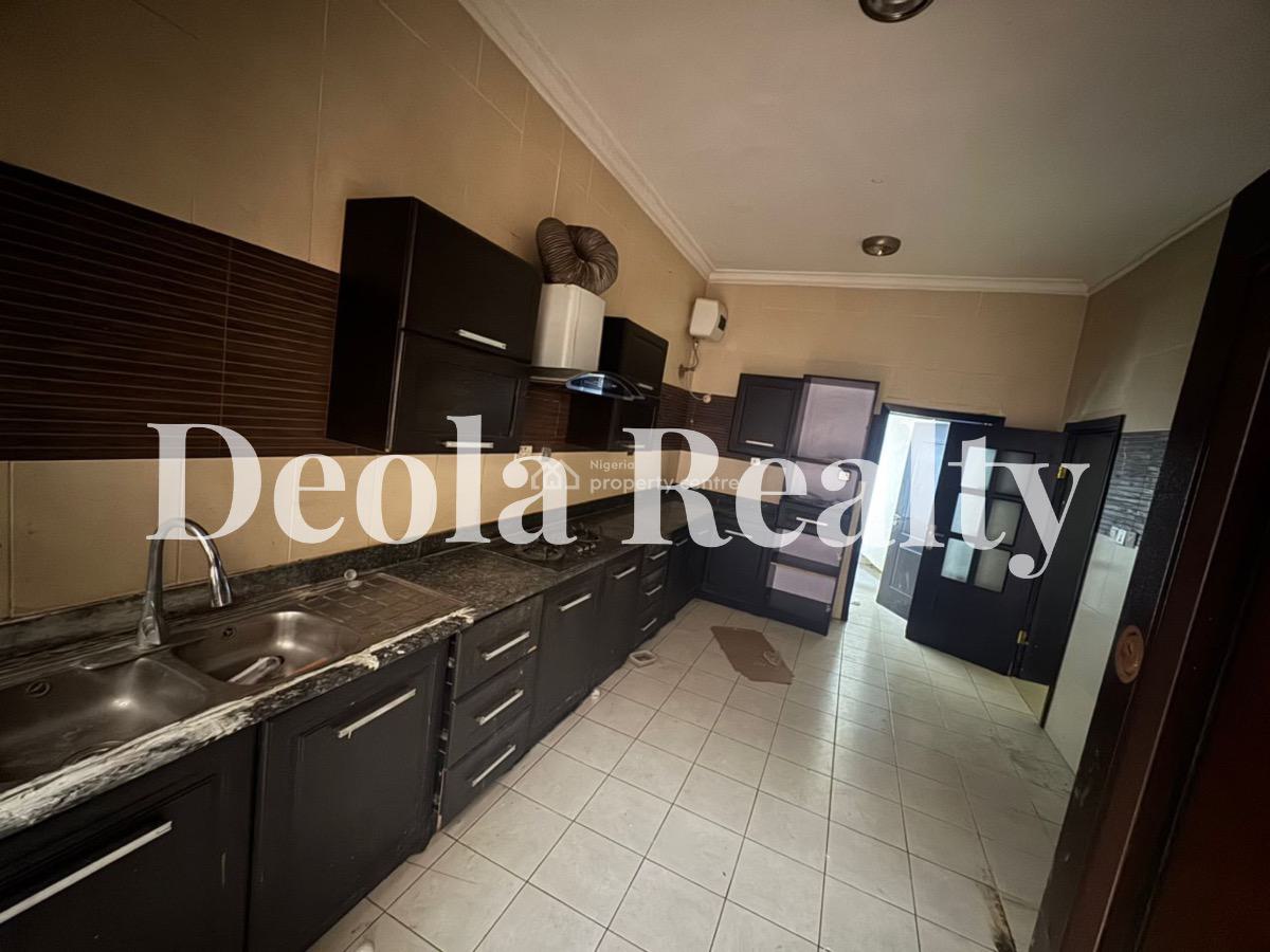 a Very Nice and Spacious 4 Bedroom Fully Serviced Terrace Duplex, Lekki Phase 1, Lekki, Lagos, Terraced Duplex for Rent