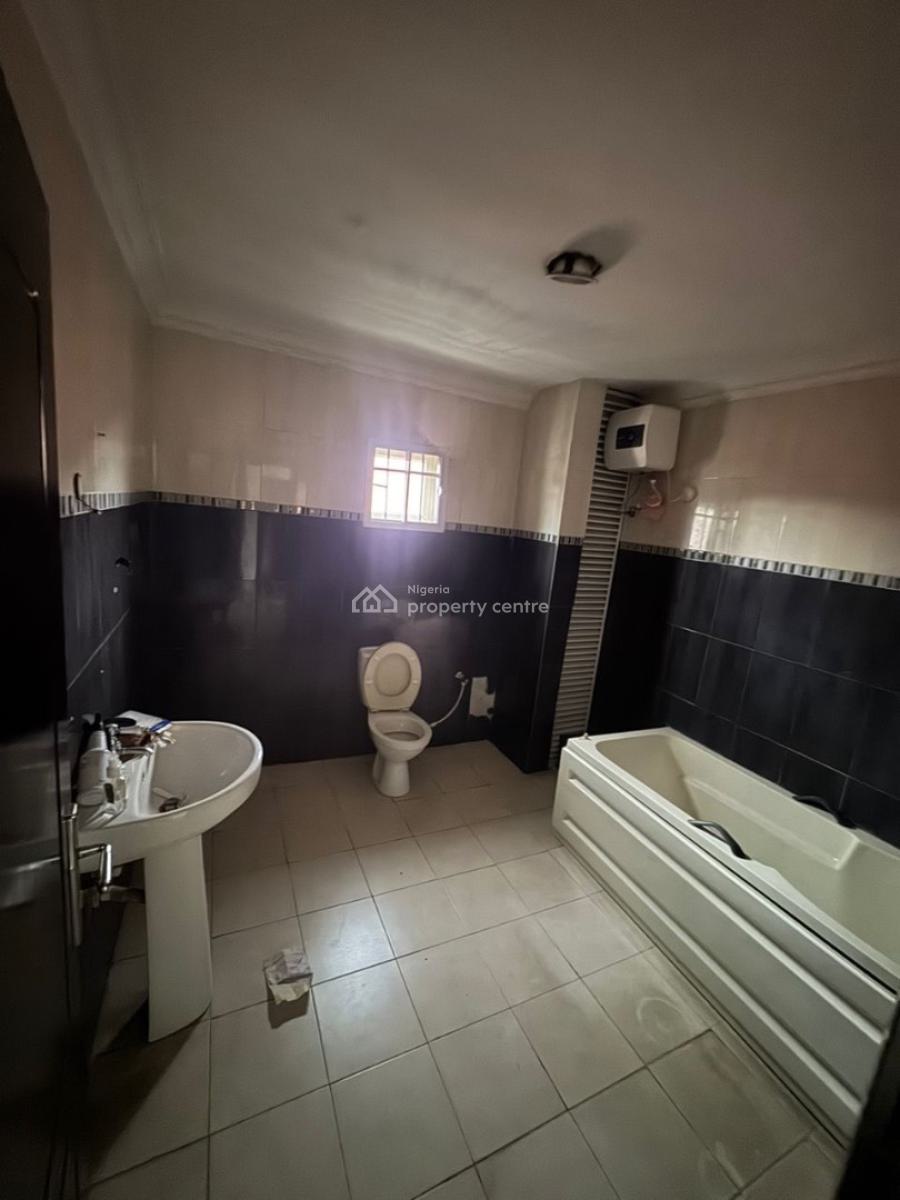 a Very Nice and Spacious 4 Bedroom Fully Serviced Terrace Duplex, Lekki Phase 1, Lekki, Lagos, Terraced Duplex for Rent