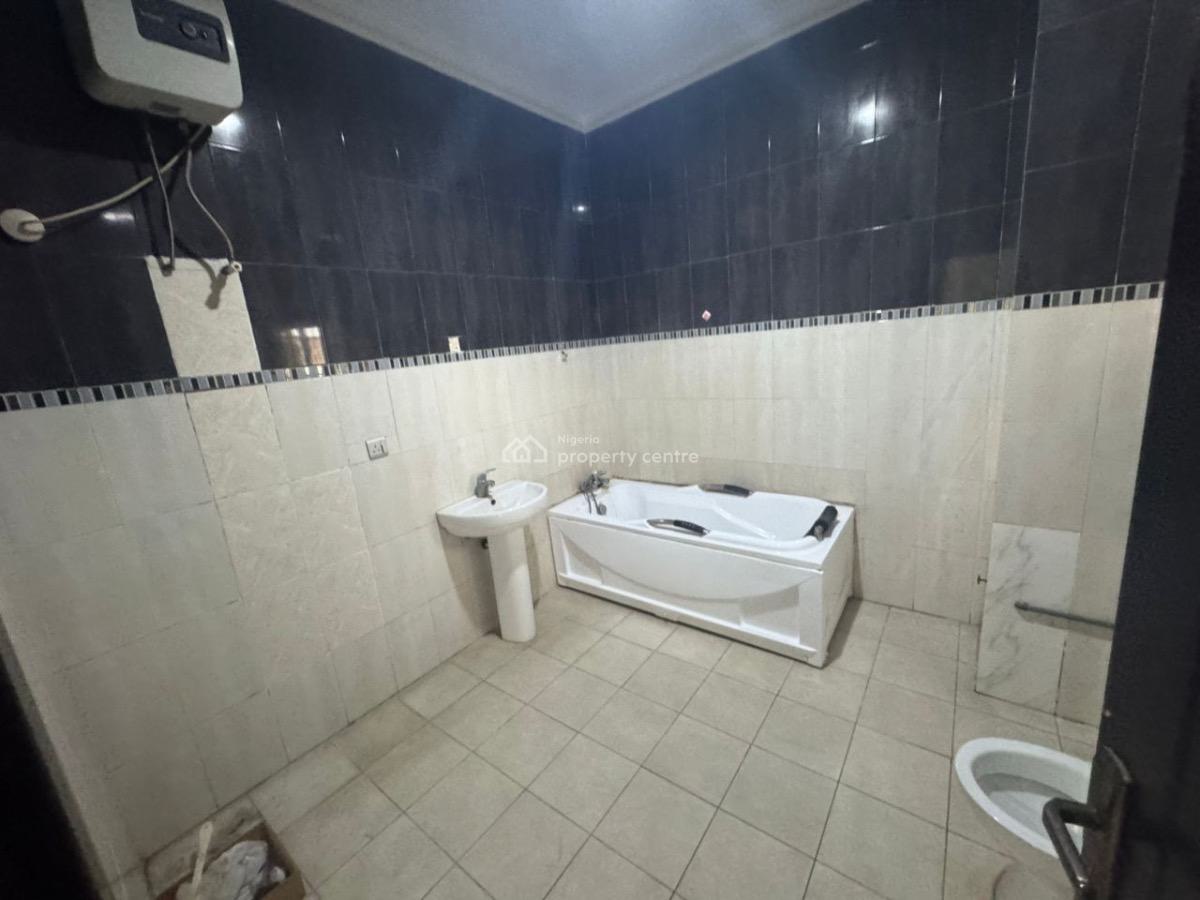 a Very Nice and Spacious 4 Bedroom Fully Serviced Terrace Duplex, Lekki Phase 1, Lekki, Lagos, Terraced Duplex for Rent