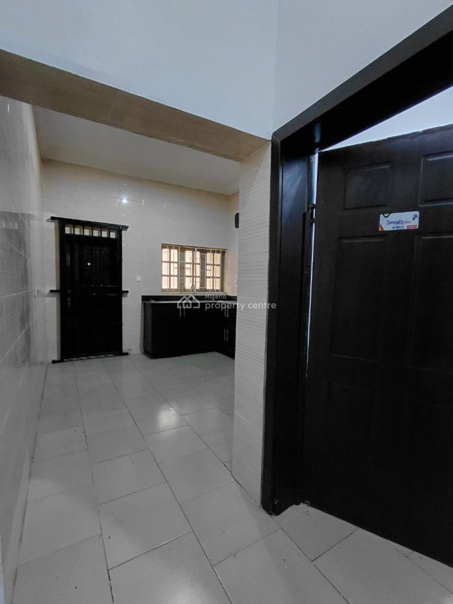 Neatly Finished Spacious 3 Bedroom Apartment, Lekki Phase 1, Lekki, Lagos, Flat / Apartment for Rent