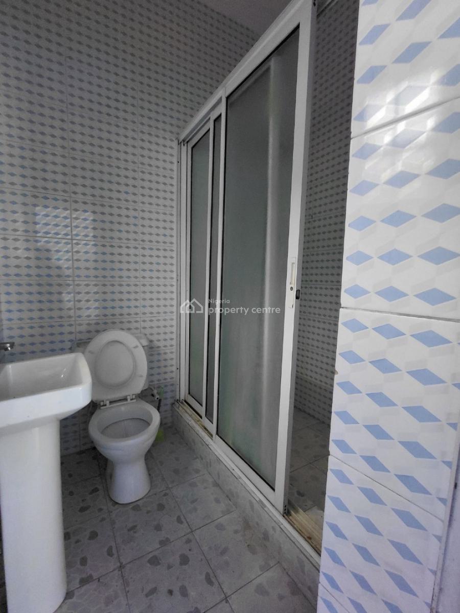 Neatly Finished Spacious 3 Bedroom Apartment, Lekki Phase 1, Lekki, Lagos, Flat / Apartment for Rent
