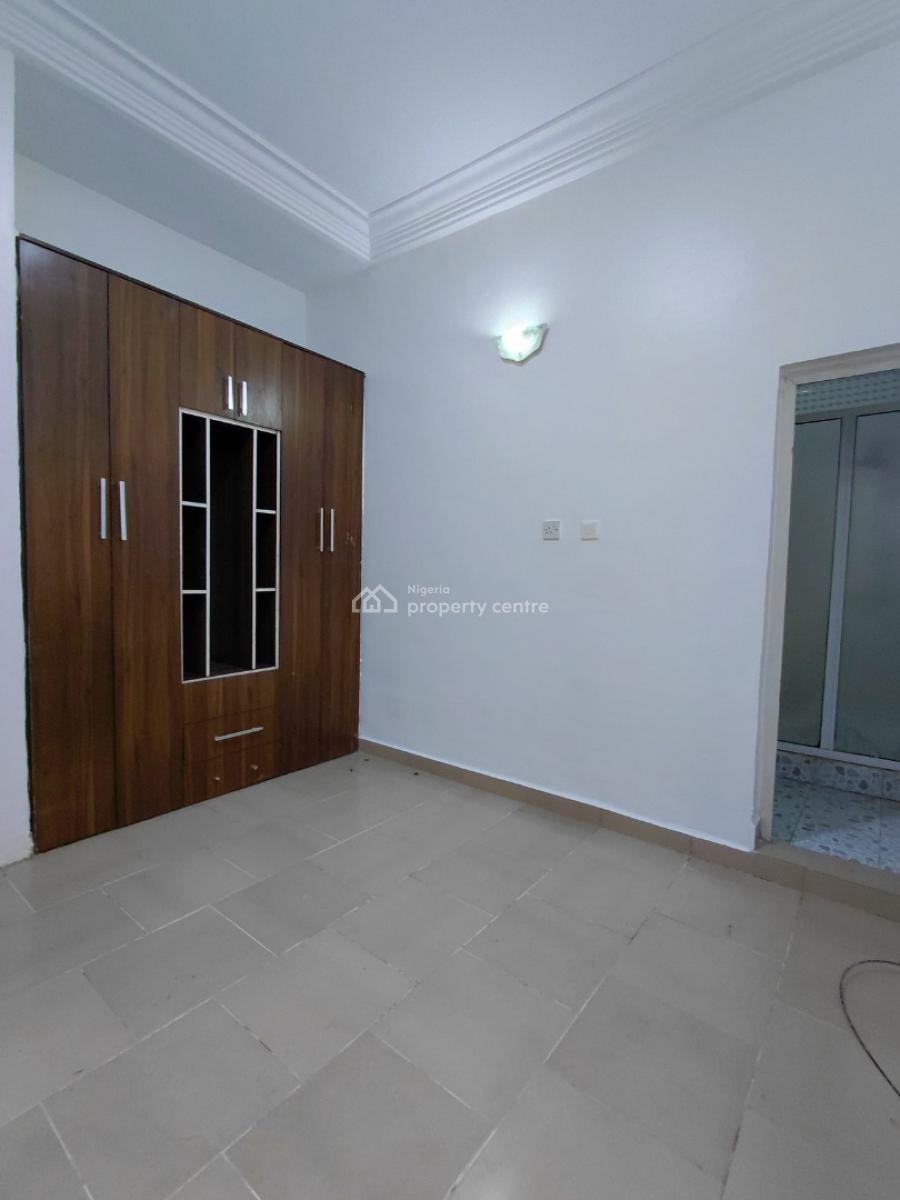 Neatly Finished Spacious 3 Bedroom Apartment, Lekki Phase 1, Lekki, Lagos, Flat / Apartment for Rent