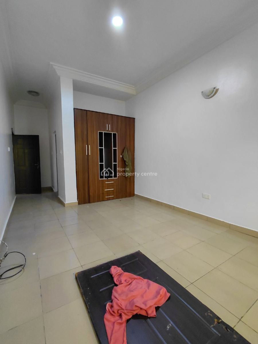Neatly Finished Spacious 3 Bedroom Apartment, Lekki Phase 1, Lekki, Lagos, Flat / Apartment for Rent