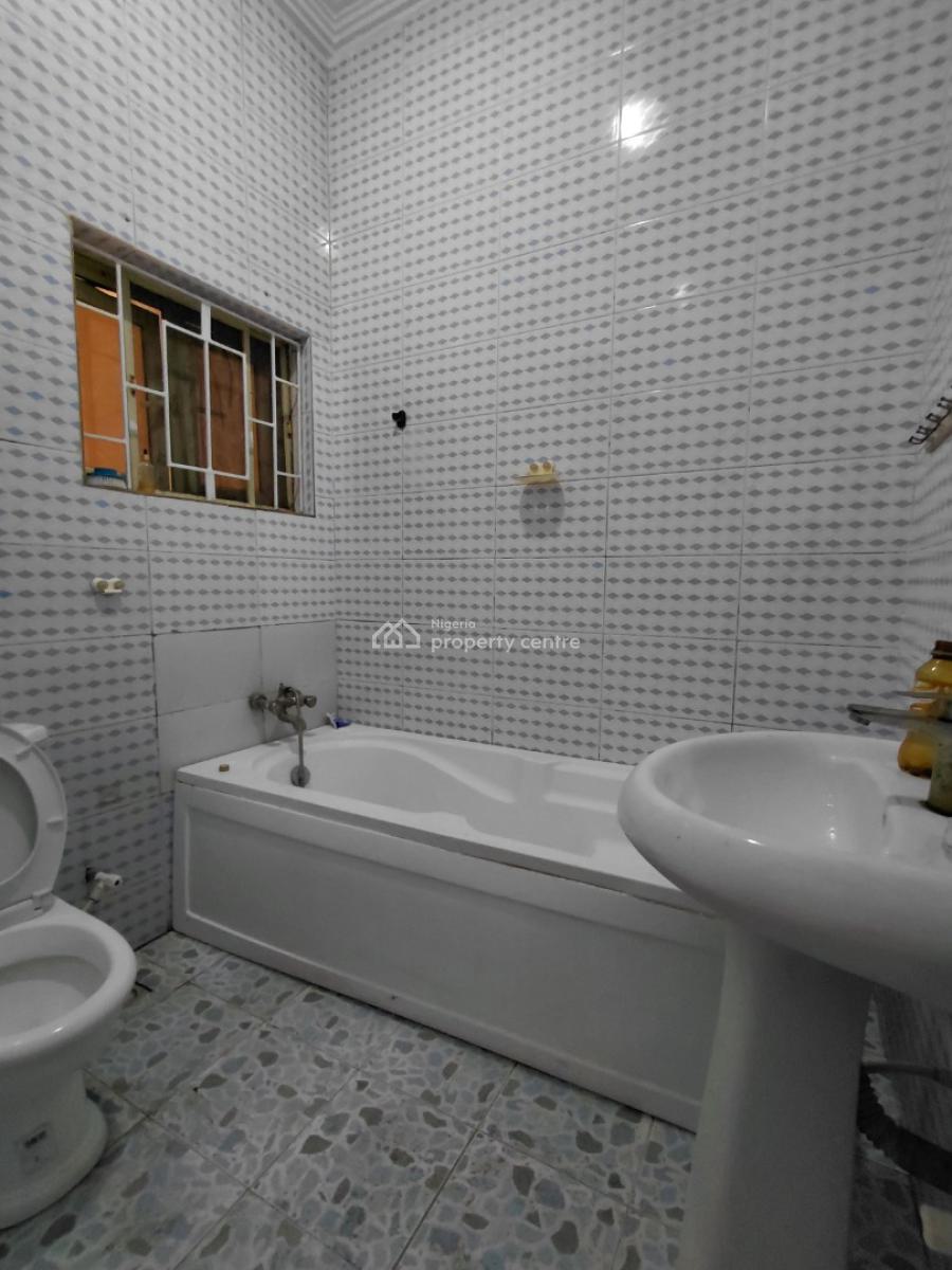 Neatly Finished Spacious 3 Bedroom Apartment, Lekki Phase 1, Lekki, Lagos, Flat / Apartment for Rent