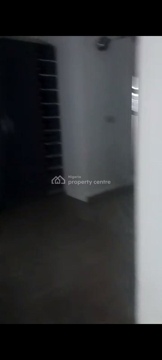 2 Bedroom Flat on a 3rd Floor in a Call-in Horizon 2 Estate in Ikate., Horizon 2 Estate, Ikate, Lekki, Lagos, Flat / Apartment for Rent