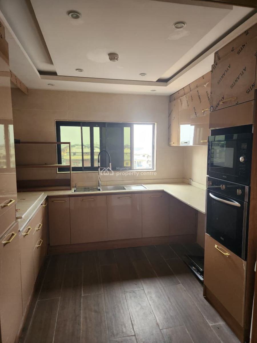 Luxury 3 Bedrooms Apartment, Alagomeji, Yaba, Lagos, Flat / Apartment for Rent