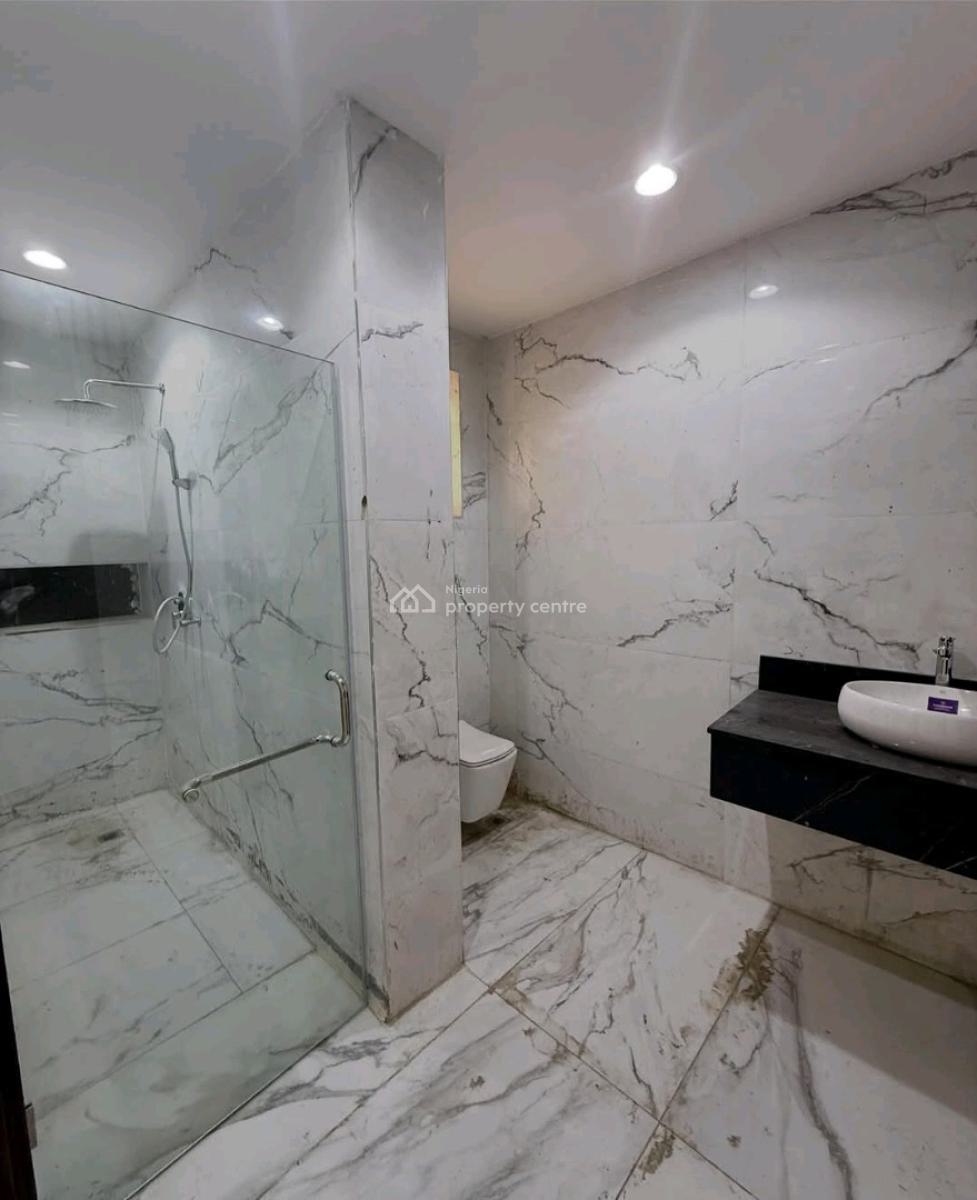 Luxury Living Redefined in Guzape, Abuja! 6-bedroom Ful, Guzape District, Abuja, House for Sale