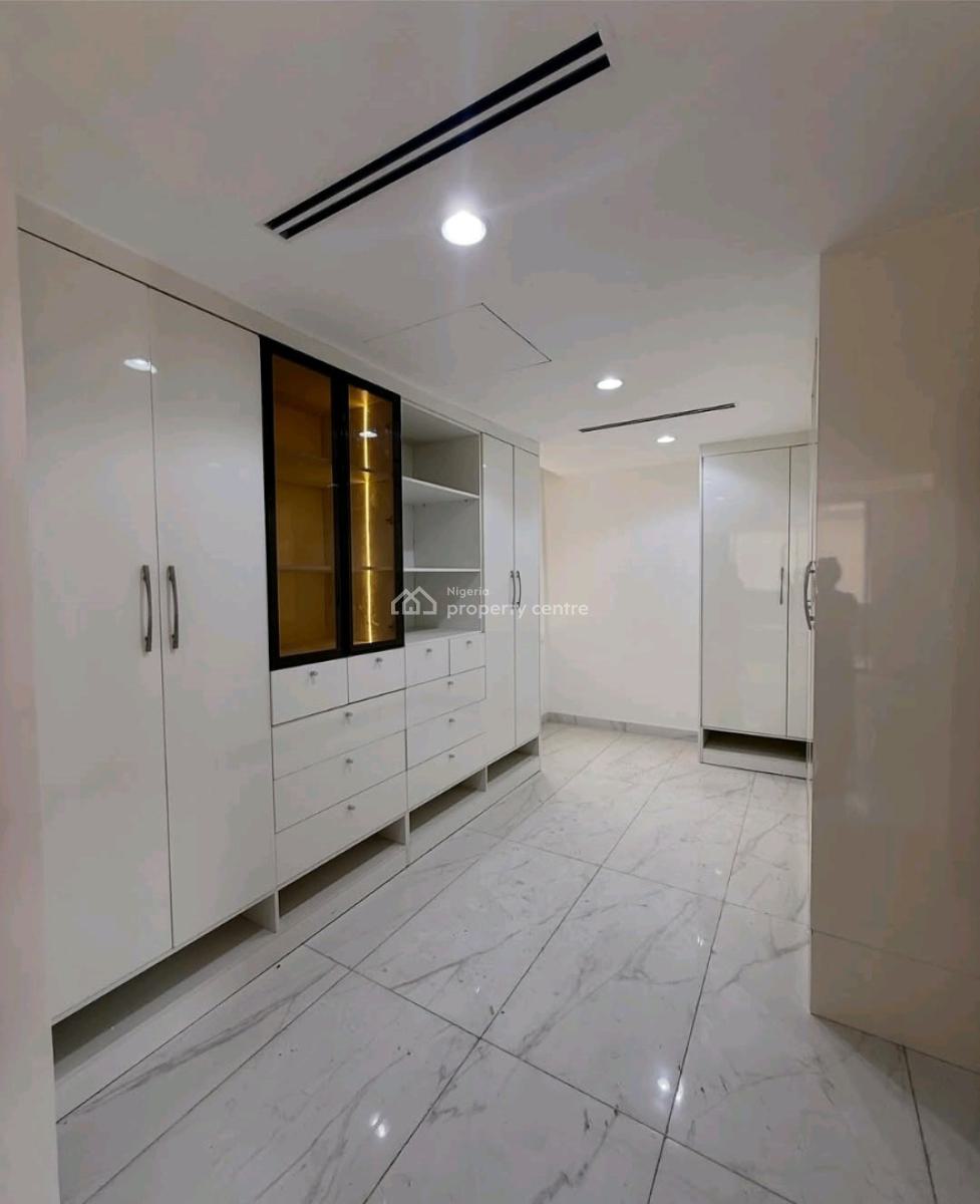 Luxury Living Redefined in Guzape, Abuja! 6-bedroom Ful, Guzape District, Abuja, House for Sale