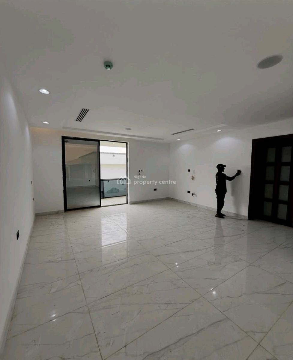 Luxury Living Redefined in Guzape, Abuja! 6-bedroom Ful, Guzape District, Abuja, House for Sale