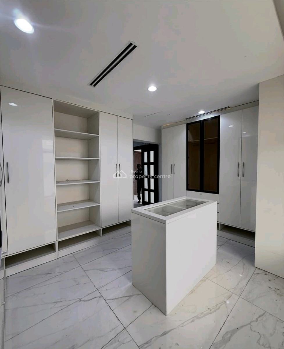 Luxury Living Redefined in Guzape, Abuja! 6-bedroom Ful, Guzape District, Abuja, House for Sale