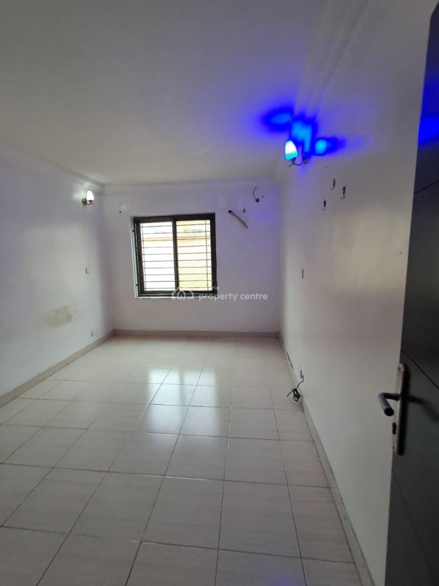Excellent Spacious 3-bedroom Flat, Osapa, Lekki, Lagos, Flat / Apartment for Rent