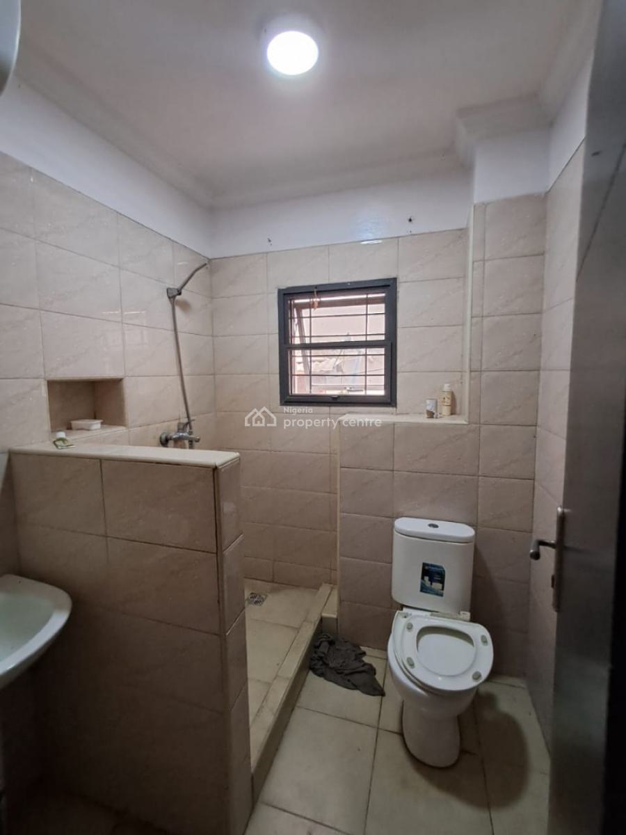 Excellent Spacious 3-bedroom Flat, Osapa, Lekki, Lagos, Flat / Apartment for Rent