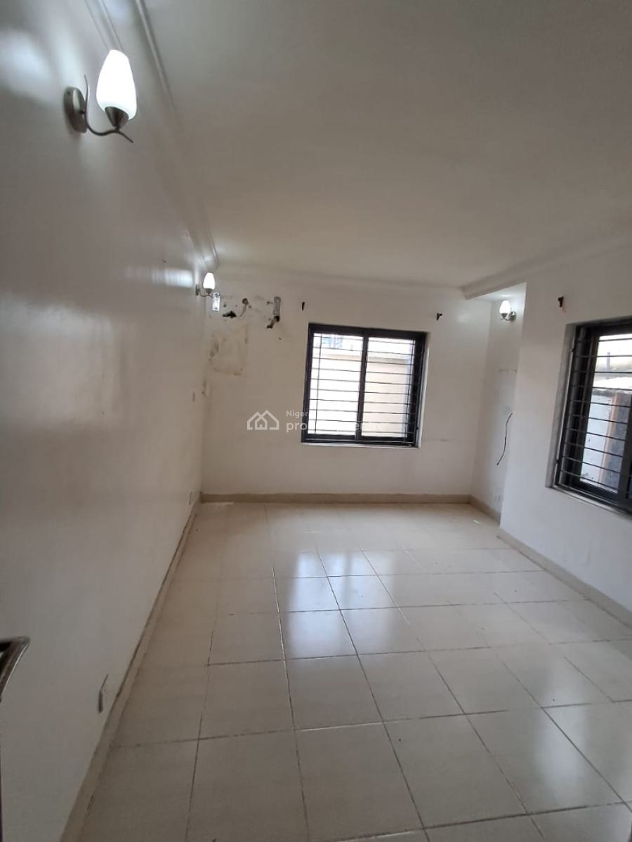 Excellent Spacious 3-bedroom Flat, Osapa, Lekki, Lagos, Flat / Apartment for Rent