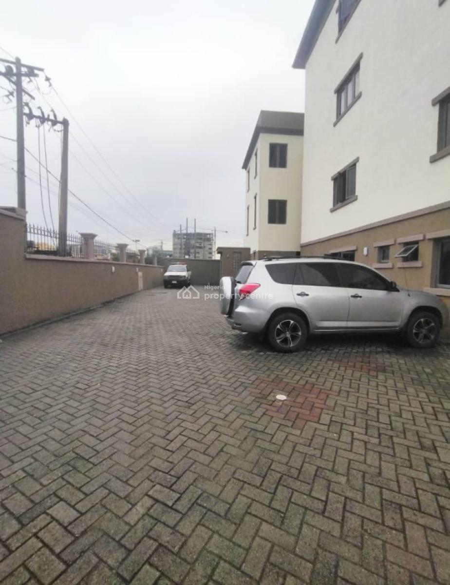 Spacious 3bed Apartment with an Ensuite Bq, Victoria Island (vi), Lagos, Flat / Apartment for Rent