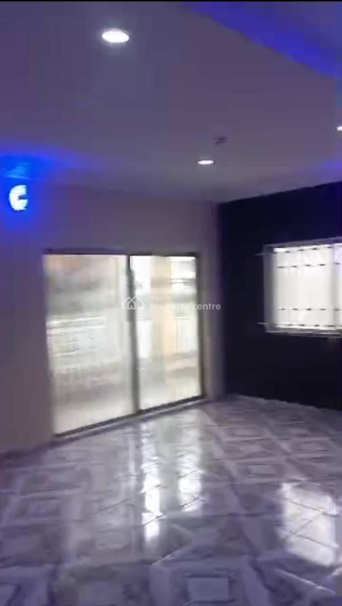 Lovely 3 Bedroom Flat, Aladura Estate, Anthony, Maryland, Lagos, Flat / Apartment for Rent