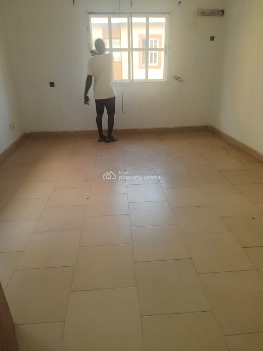 Standard 2 Bedroom Flat, Alpha Beach Road, Lekki, Lagos, Flat / Apartment for Rent
