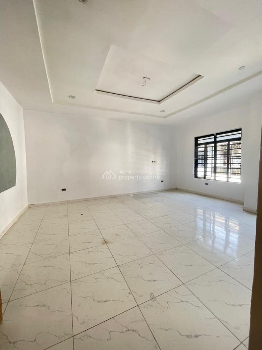 Massive Masters Bedroom Shared Apartmenwith Balcony in Orchid Road, Lekki, Lagos, Flat / Apartment for Rent