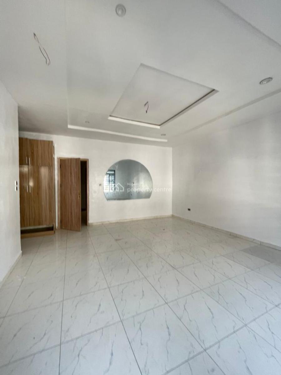 Massive Masters Bedroom Shared Apartmenwith Balcony in Orchid Road, Lekki, Lagos, Flat / Apartment for Rent