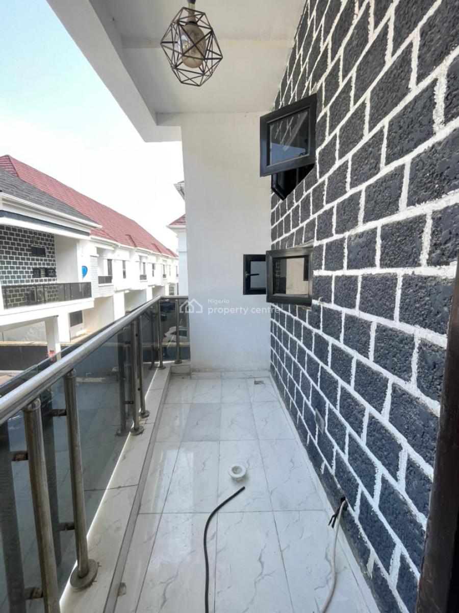 Massive Masters Bedroom Shared Apartmenwith Balcony in Orchid Road, Lekki, Lagos, Flat / Apartment for Rent