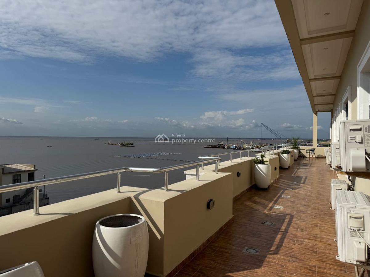 Prime 3 Bedroom Penthouse Waterfront - Pool -gym- Netflix, Lekki Phase 1, Lekki, Lagos, House Short Let