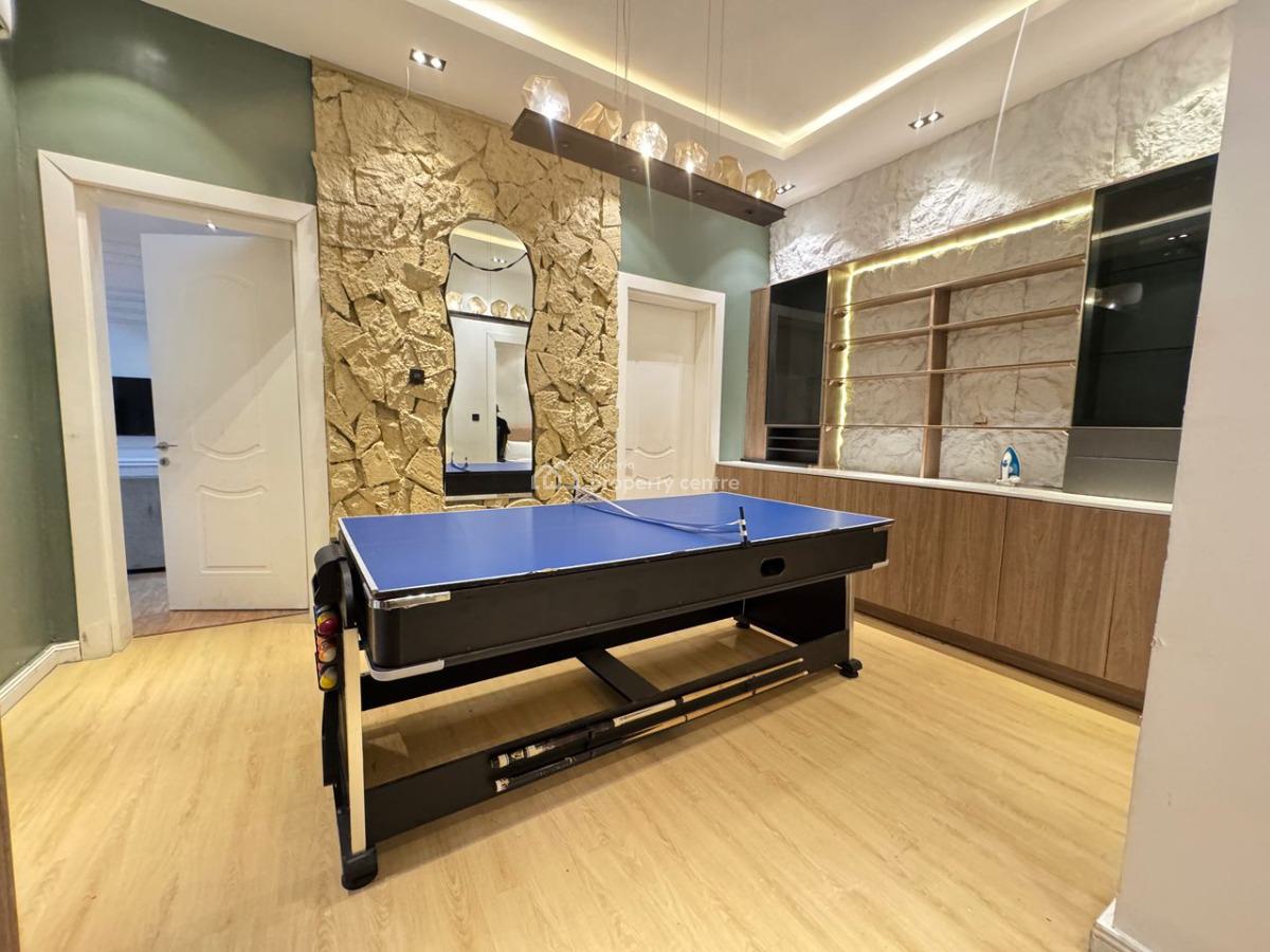 Prime 3 Bedroom Penthouse Waterfront - Pool -gym- Netflix, Lekki Phase 1, Lekki, Lagos, House Short Let