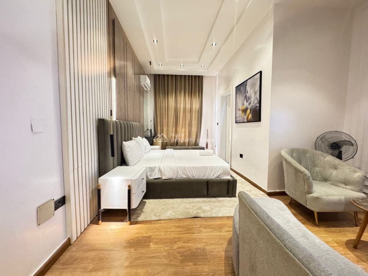 Prime 3 Bedroom Penthouse Waterfront - Pool -gym- Netflix, Lekki Phase 1, Lekki, Lagos, House Short Let