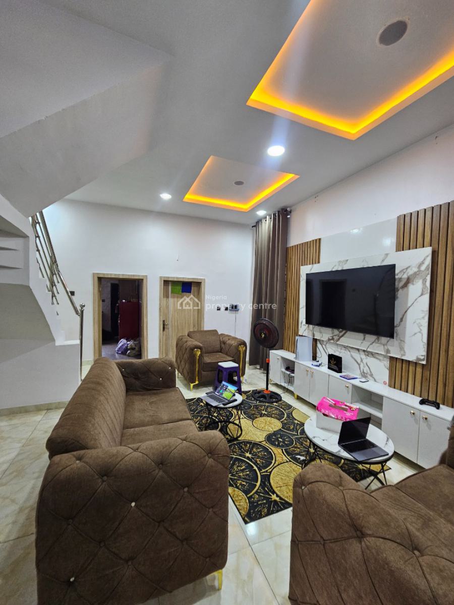 Distress  4bedroom Terrace Duplex, Vgc, Lekki, Lagos, Terraced Duplex for Sale
