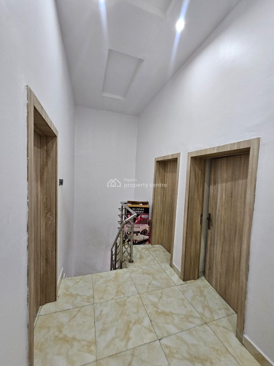 Distress  4bedroom Terrace Duplex, Vgc, Lekki, Lagos, Terraced Duplex for Sale