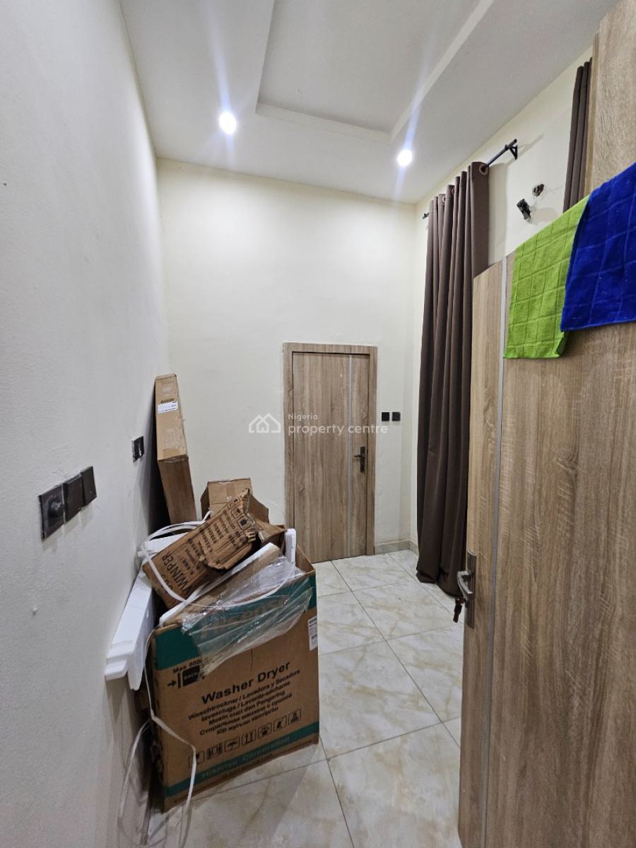 Distress  4bedroom Terrace Duplex, Vgc, Lekki, Lagos, Terraced Duplex for Sale