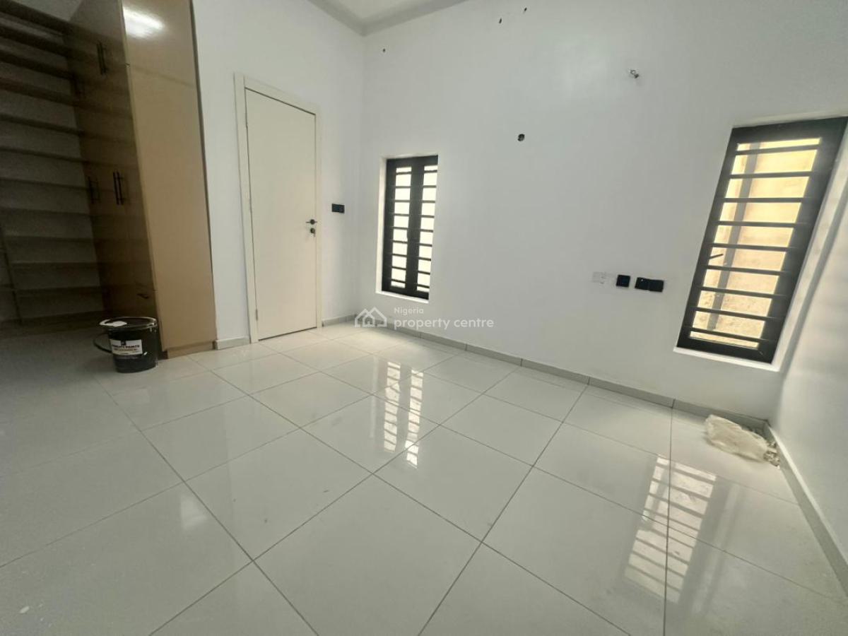 3 Bedroom Bungalow with a Spacious Room and Parlor Self Contained Bq, Arisekola, New Bodija, Ibadan, Oyo, Semi-detached Bungalow for Sale