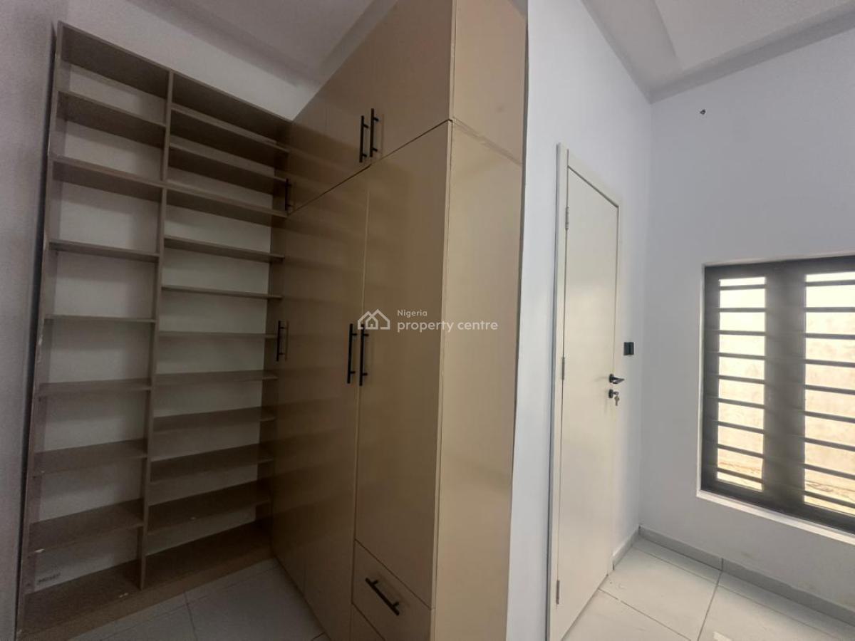 3 Bedroom Bungalow with a Spacious Room and Parlor Self Contained Bq, Arisekola, New Bodija, Ibadan, Oyo, Semi-detached Bungalow for Sale