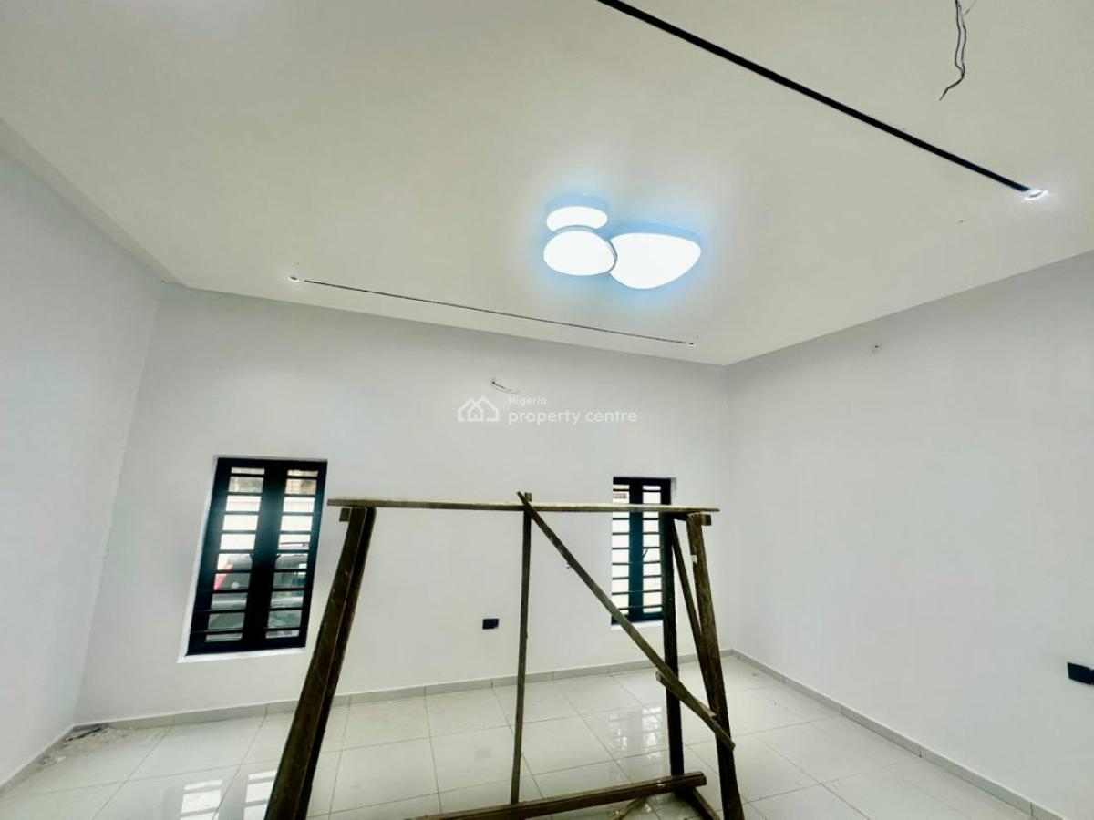 3 Bedroom Bungalow with a Spacious Room and Parlor Self Contained Bq, Arisekola, New Bodija, Ibadan, Oyo, Semi-detached Bungalow for Sale