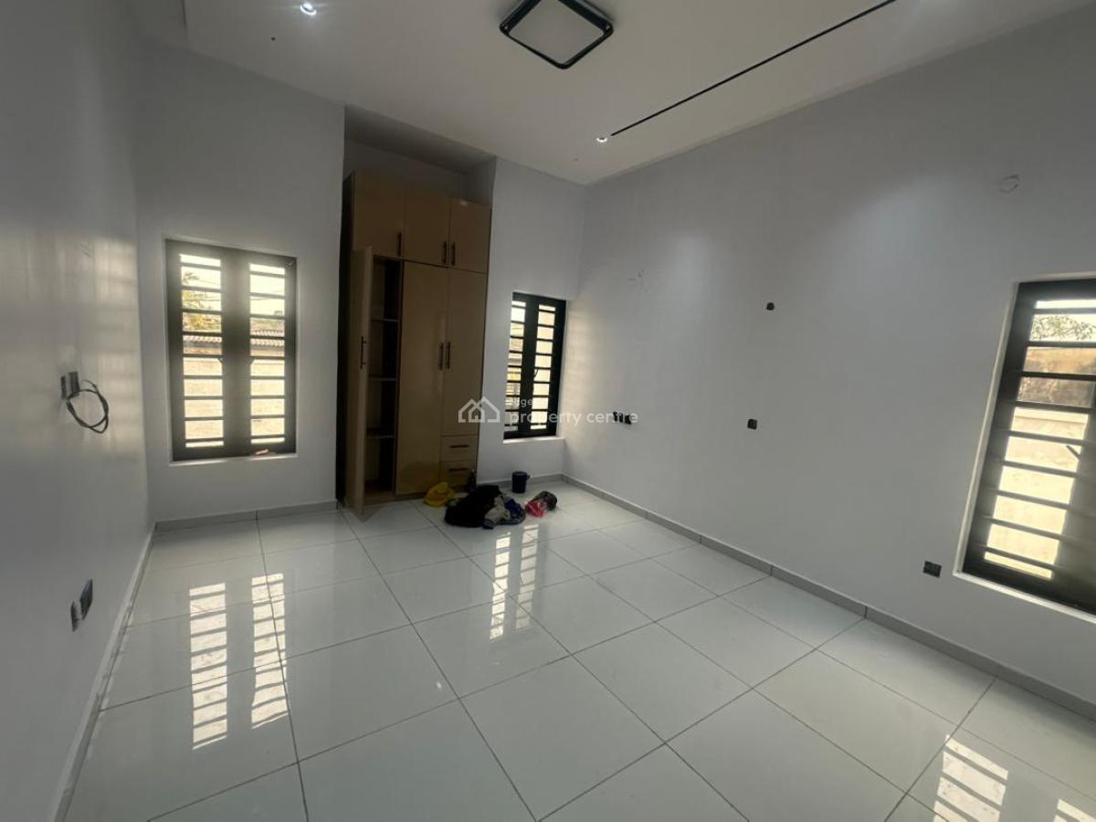 3 Bedroom Bungalow with a Spacious Room and Parlor Self Contained Bq, Arisekola, New Bodija, Ibadan, Oyo, Semi-detached Bungalow for Sale