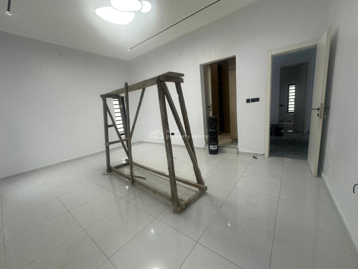 3 Bedroom Bungalow with a Spacious Room and Parlor Self Contained Bq, Arisekola, New Bodija, Ibadan, Oyo, Semi-detached Bungalow for Sale