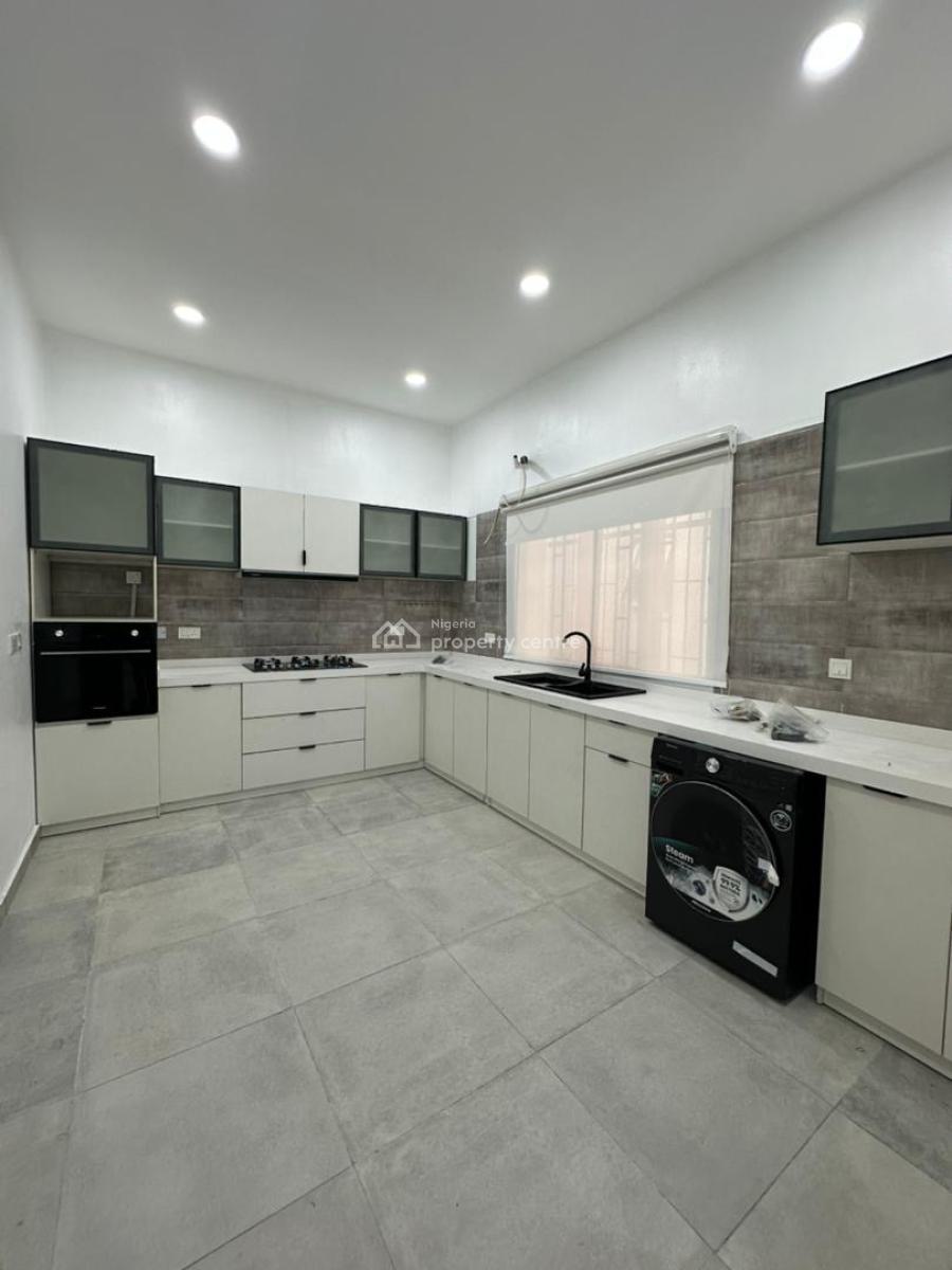 Well Maintained 2bedroom Flat, Lekki Phase 1, Lekki, Lagos, Flat / Apartment for Rent