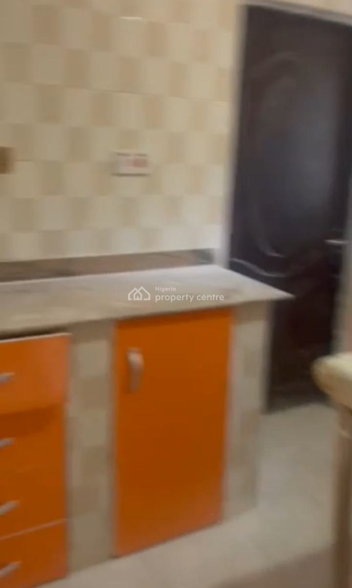 2 Bedroom Flat, 1st Floor, Pay & Pack in, Garki Main(tarred Rd, Garki, Abuja, Flat / Apartment for Rent