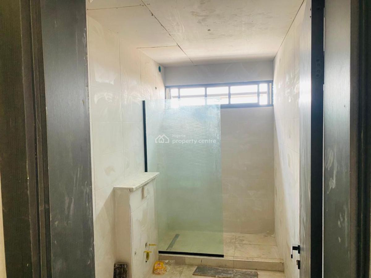Luxury Spacious 4 Bedroom Penthouse + Bq, Landbridge Area Off Ligali, Victoria Island (vi), Lagos, Block of Flats for Sale